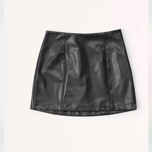 Abercrombie & Fitch faux leather skort M